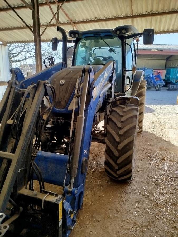 E-FARM: New Holland T6.145 - Трактор - id 3PDE4XU - 51 000 € - Година на построяване: 2016 - Работни часове на двигателя: 4500,Мощност на двигателя (HP): 145,Франция