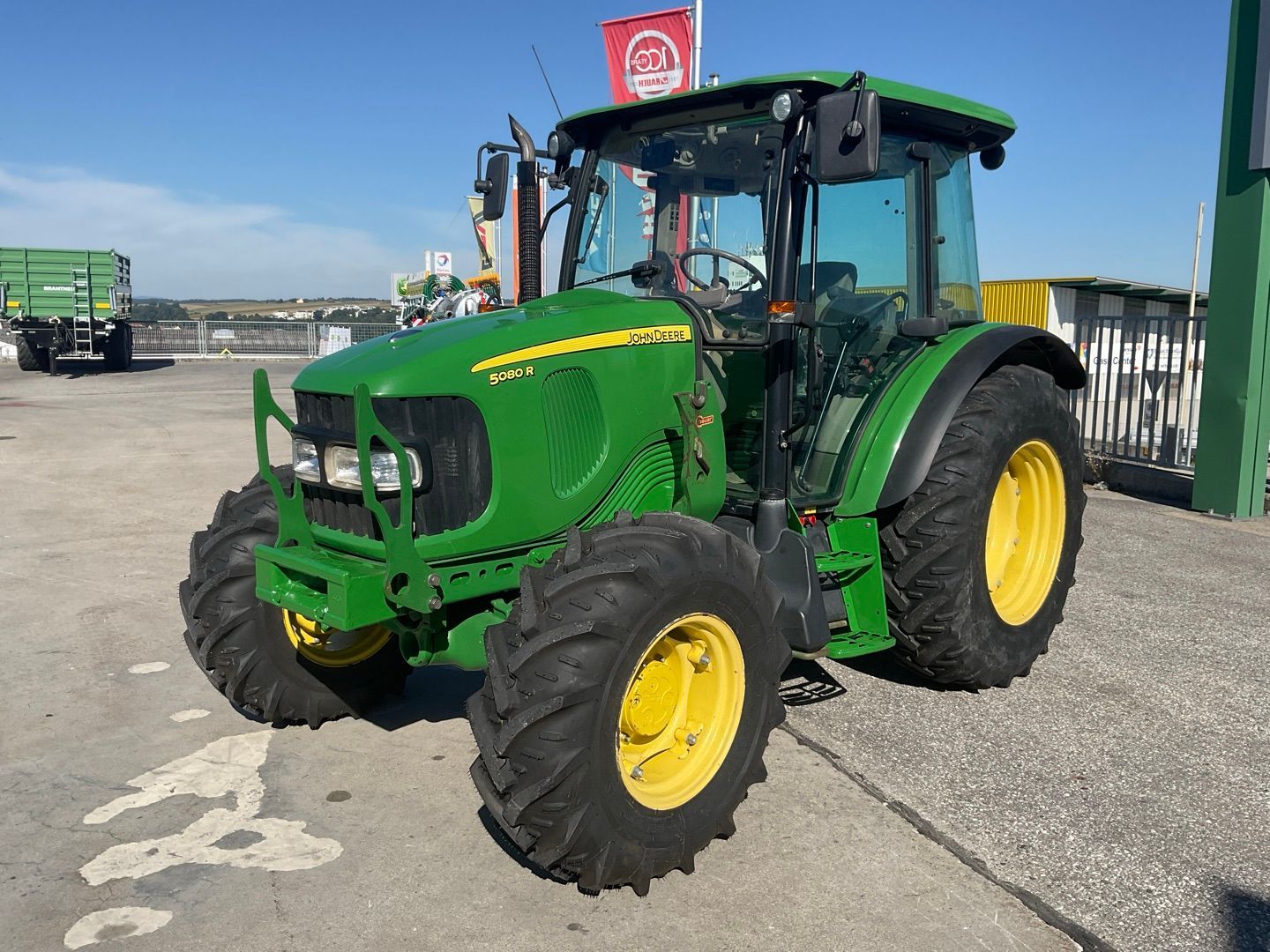 E-FARM: John Deere 5080 R - Traktor - id HVVBT4P - 40.619 € - Baujahr: 2009 - Abgelesene Motorstunden: 4.350,Motorleistung (PS): 82,Österreich