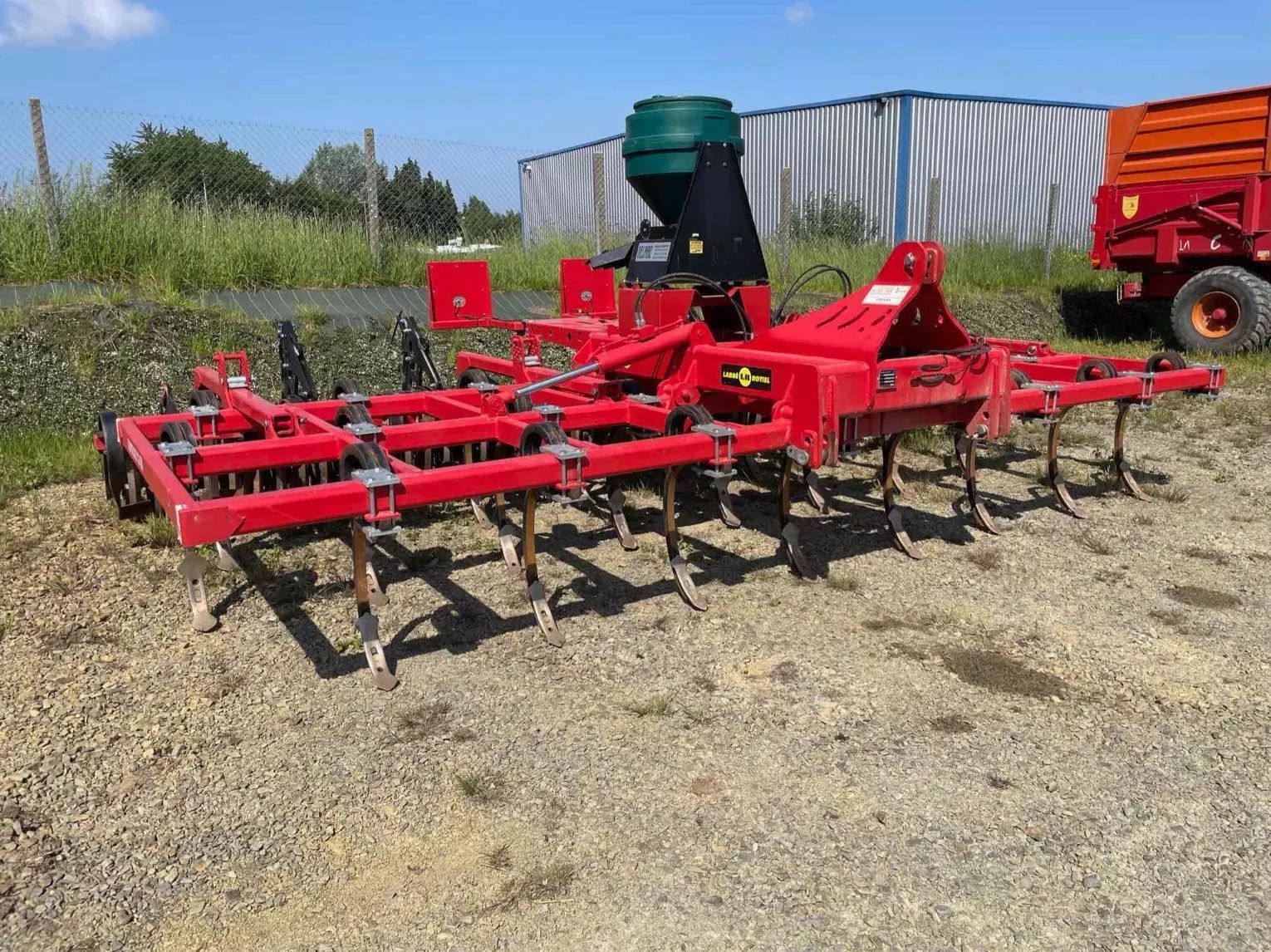 E-FARM: sonstige déchaumeur polycult c35 - 5224hy labbe rotiel - Cultivator - id IPT2C18 - €16,900 - Year of construction: 2021 - France