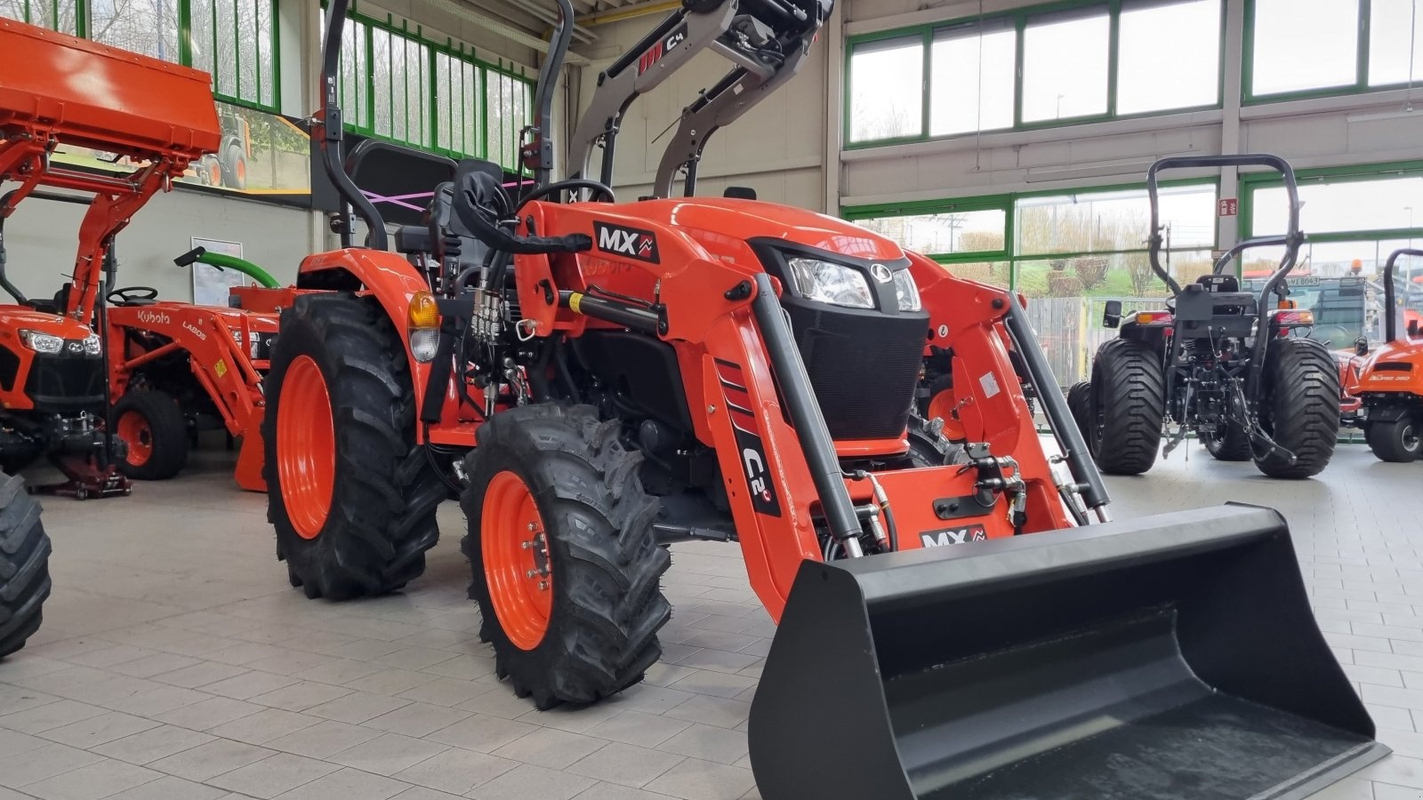 Kubota L1-382 tractor €25,880