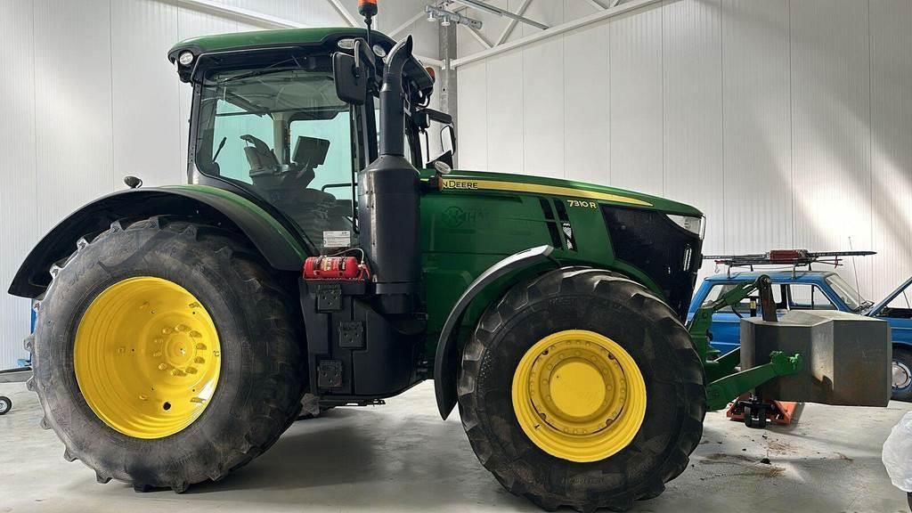 E-FARM: John Deere 7310 R - Tractor - id VTNEGLQ - €90,000 - Year of construction: 2015 - Engine hours: 6,765,Engine power (HP): 310,Lithuania