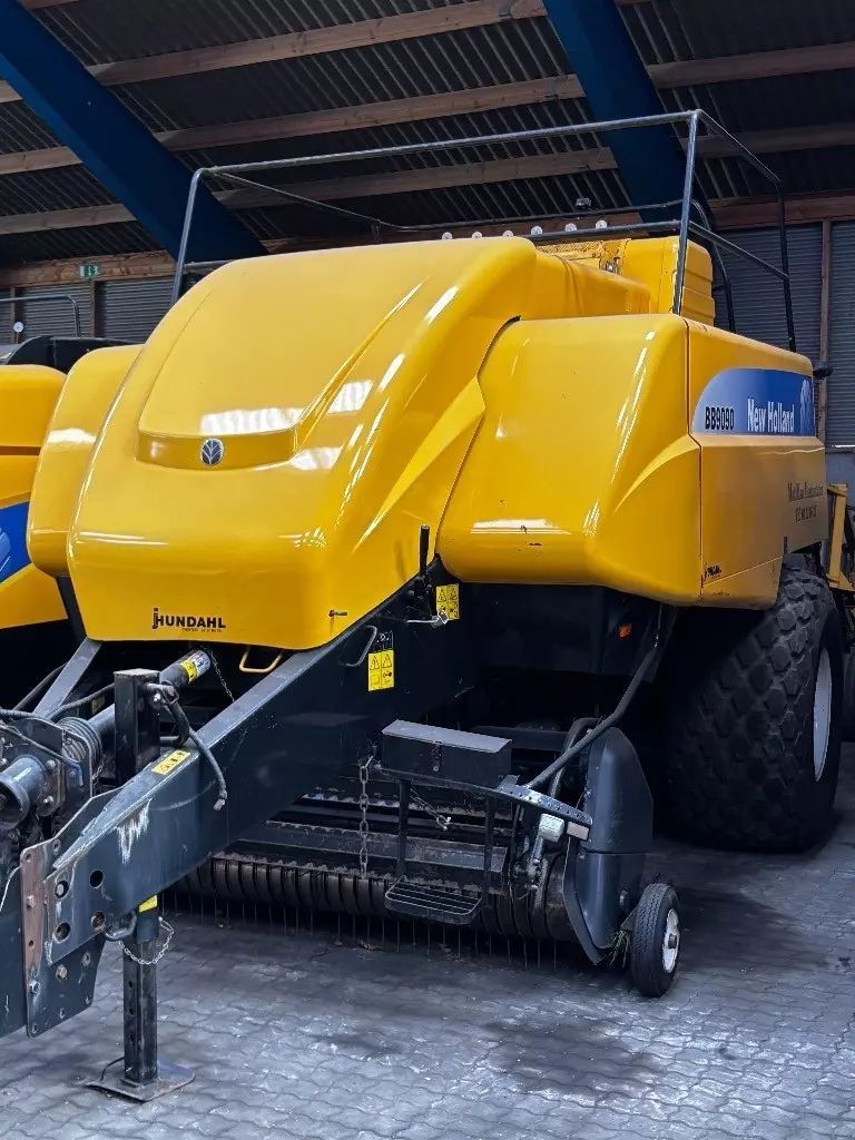 E-FARM: New Holland FR 9090 - Presă de balotat - id 4QAMKAT - 32.032 EUR - Danemarca