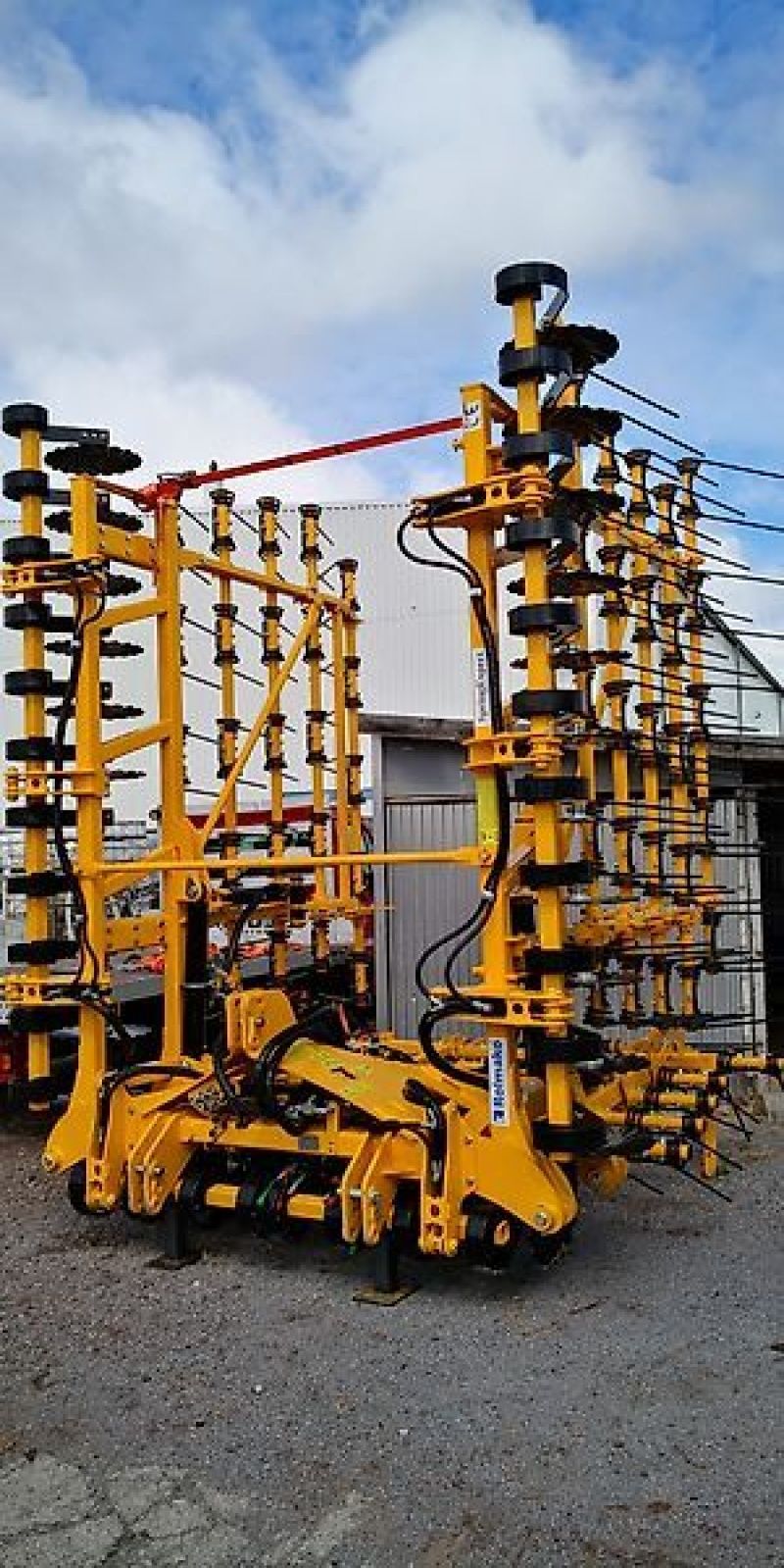E-FARM: Rolmako strohstriegel spring expert 9m hydraulisch - Foraging equipment other - id WABGTNE - €21,500 - Year of construction: 2024 - Germany