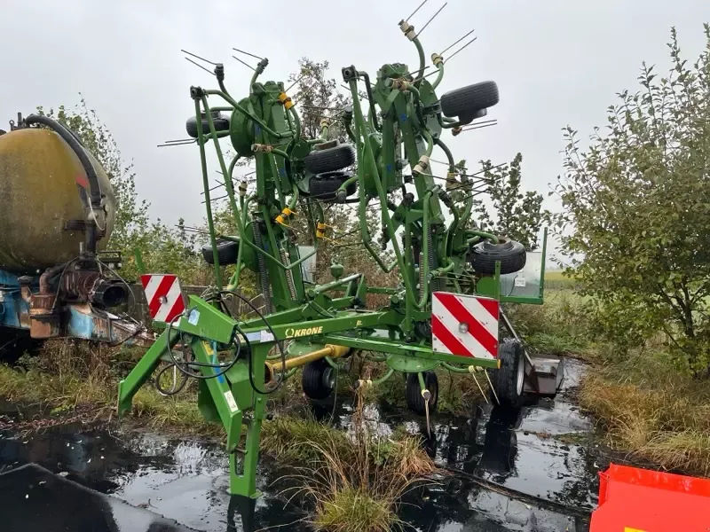 E-FARM: Krone kwt 8.82 - Faneuse - id RSTLAS3 - 9 500 € - Année: 2012 - Allemagne