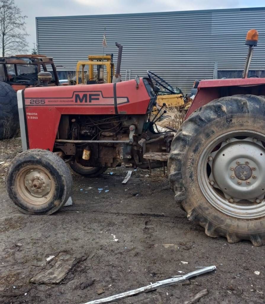 Massey Ferguson 265 Tractor