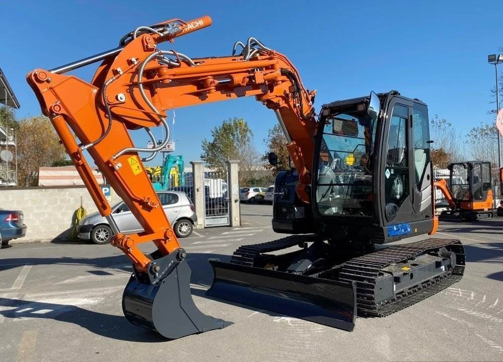 E-FARM: Hitachi zx85us-6 off set - Mini escavatore - id 4WFS4TR - Anno di costruzione: 2020 - Italia