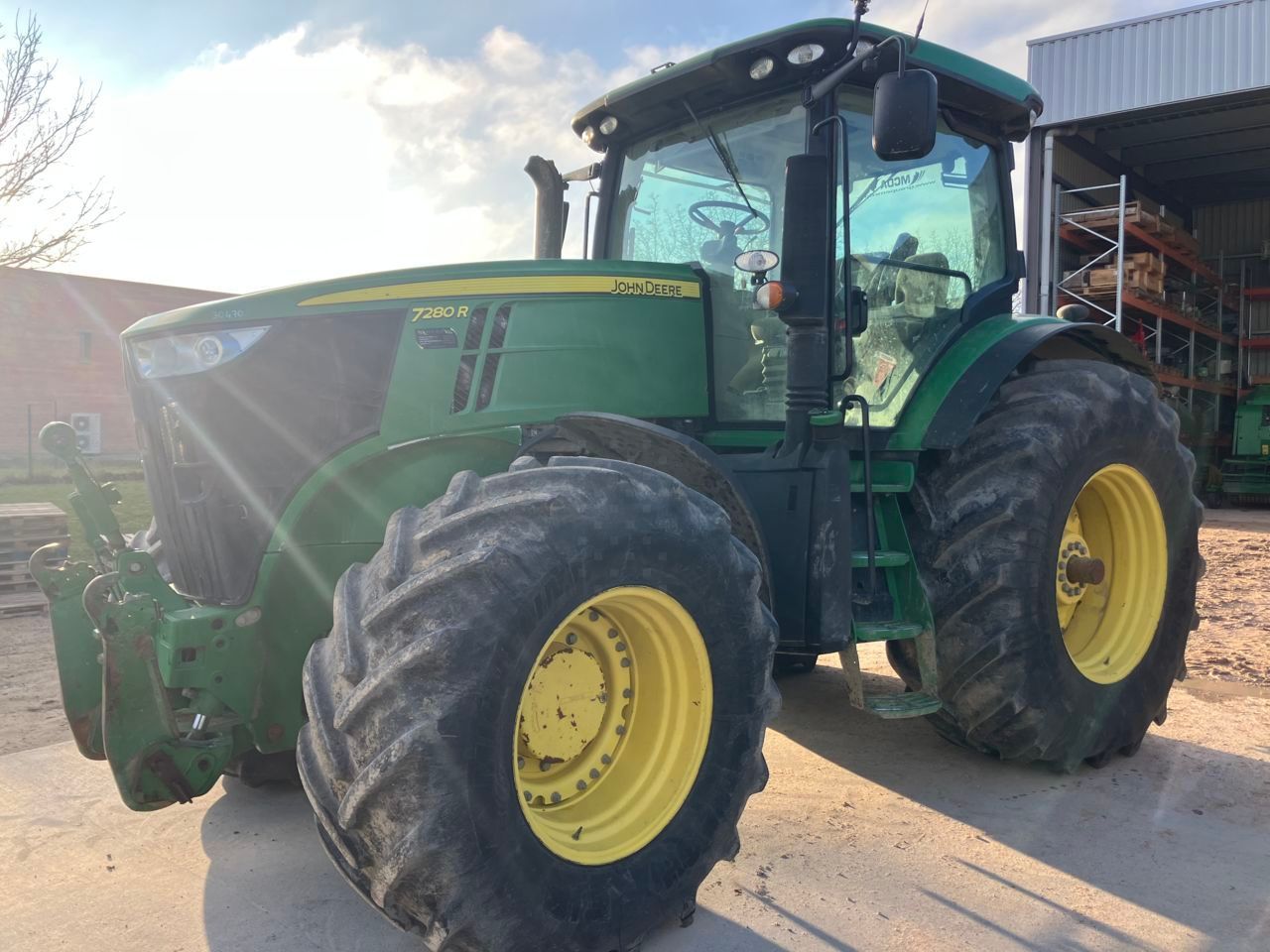 E-FARM: John Deere 7280 R - Tractor - id WKFWDJL - €62,000 - Year of construction: 2014 - Engine hours: 7,000,Engine power (HP): 280,France