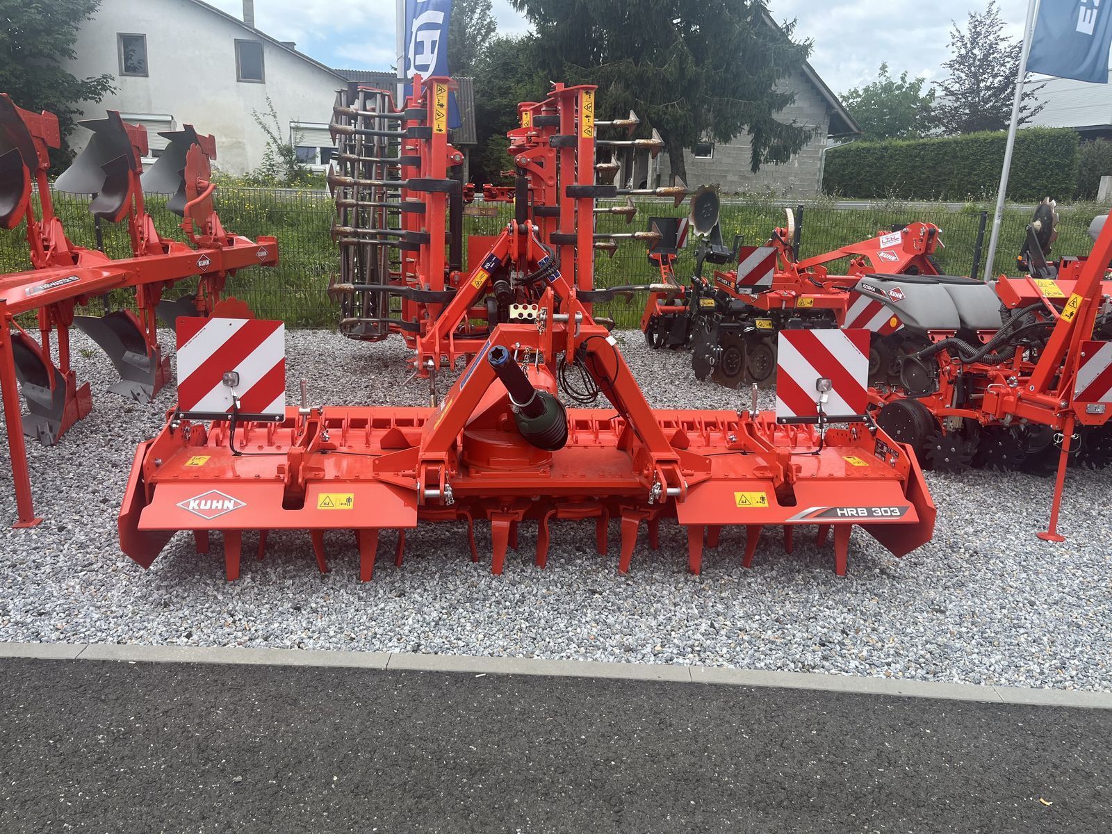 E-FARM: Kuhn HRB 303 D - Grapă cu discuri - id 1SZAP2Z - 13.825 EUR - Anul: 2025 - Austria
