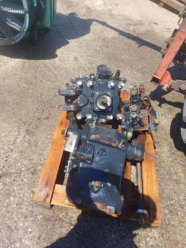 New Holland TM 120 Traktor