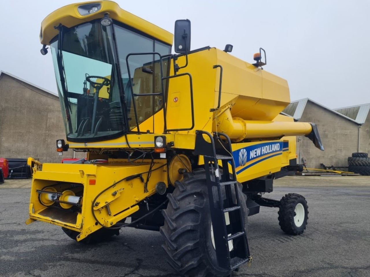 E-FARM: New Holland TC5.30 - Combine harvester - id WRABSBV - Year of construction: 2017 - Engine hours: 440,France