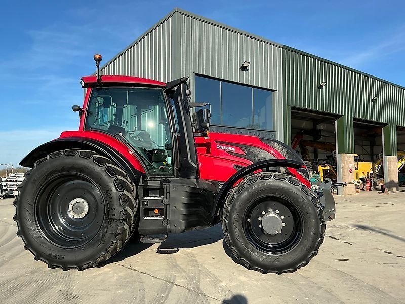 Valtra T 235 Tractor €85,116