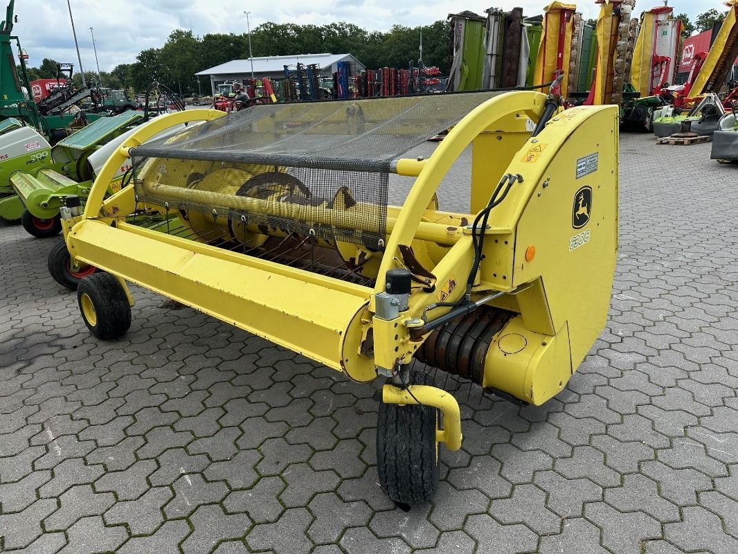 E-FARM: John Deere 630 - Hedery do kombajnów zbożowych/sieczkarni - id Y97D5VW - 10 900 € - Niemcy