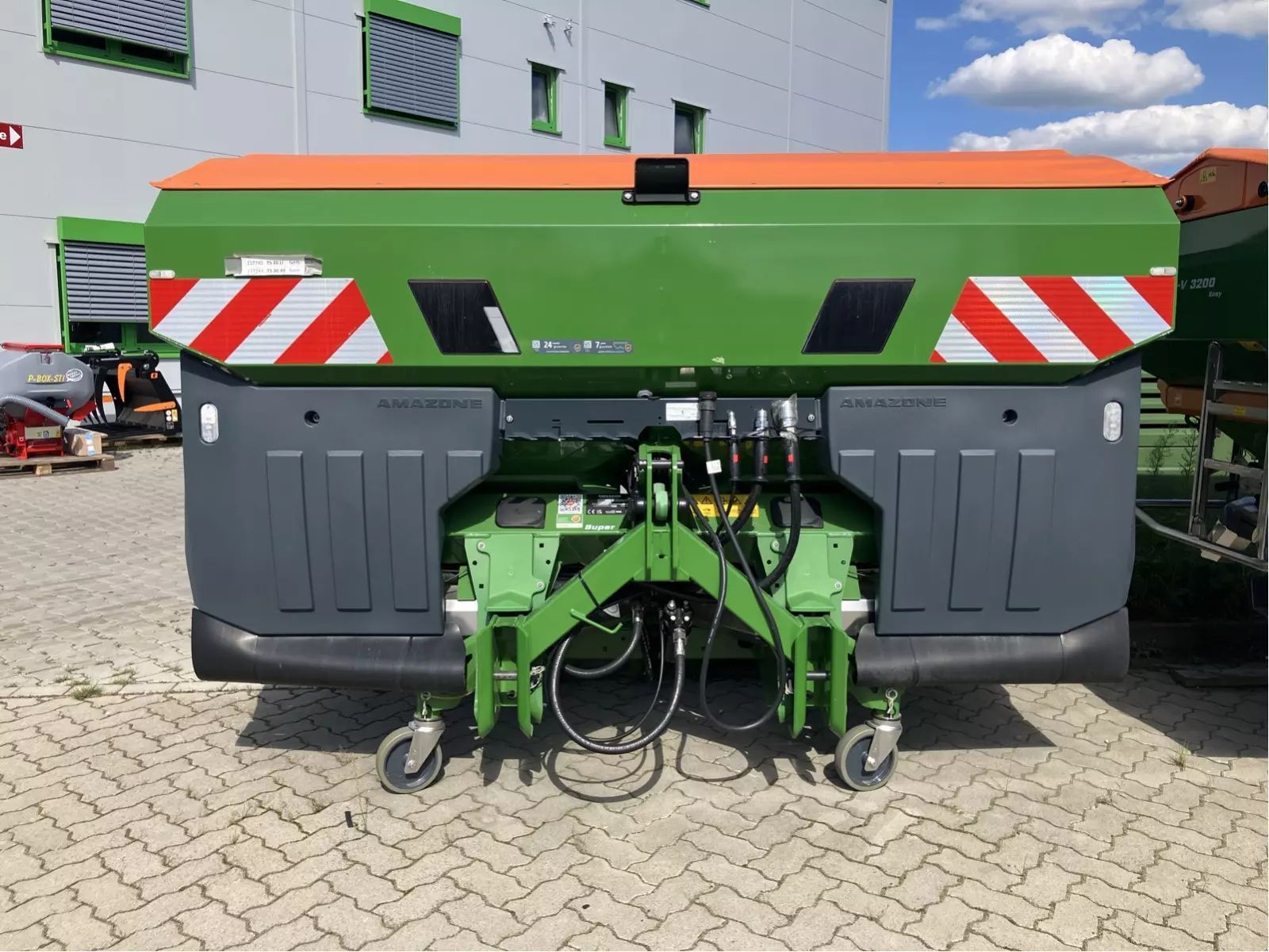 E-FARM: Amazone ZA-TS 3200 Super - Epandeur d'engrais - id UPFY7NC - 26 500 € - Année: 2023 - Allemagne
