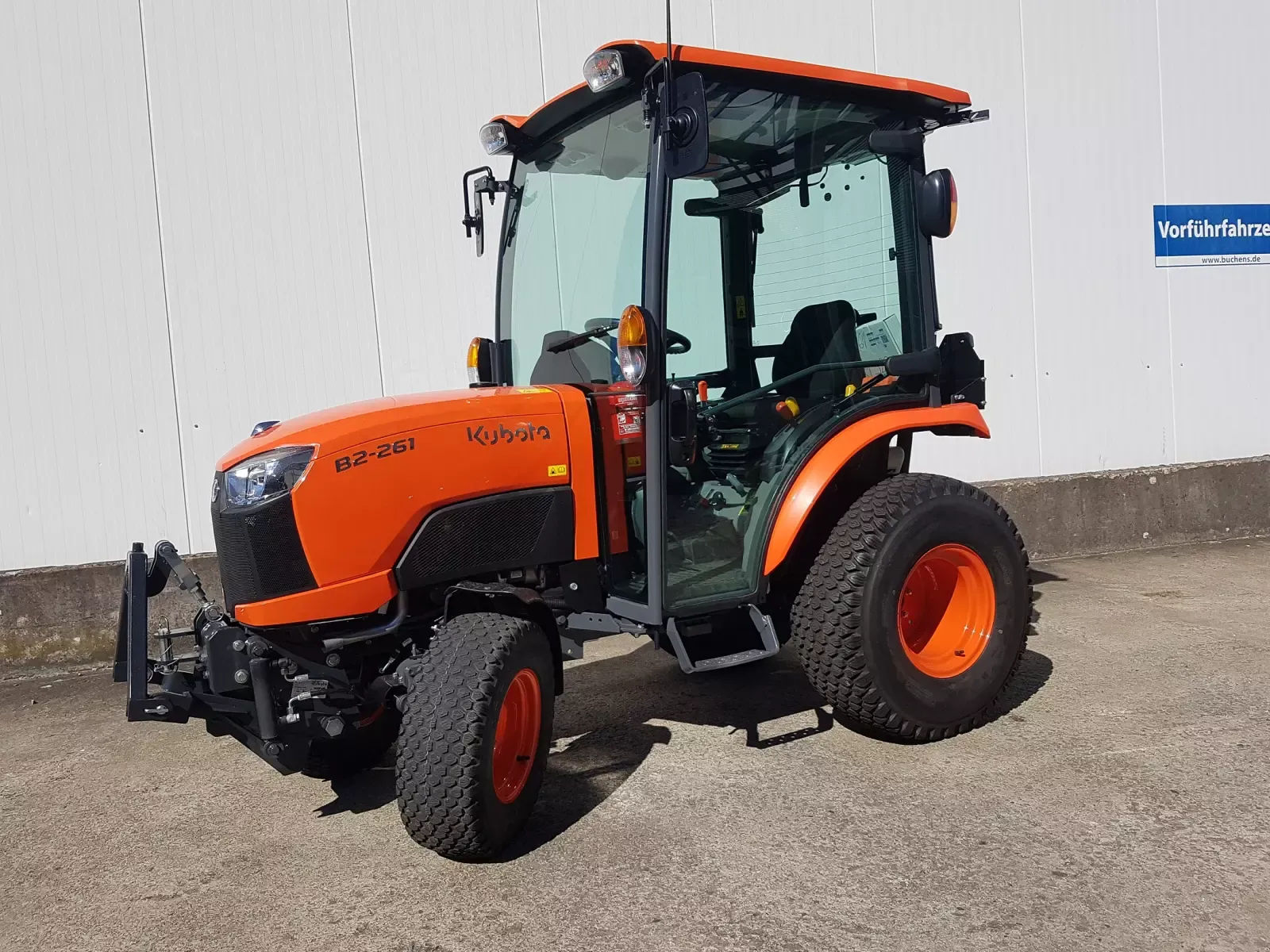 E-FARM: Kubota b2-261 h cab - Tractor - id TTRBUVZ - Año: 2023 - Horas: 154,Potencia del motor: 24,Alemania