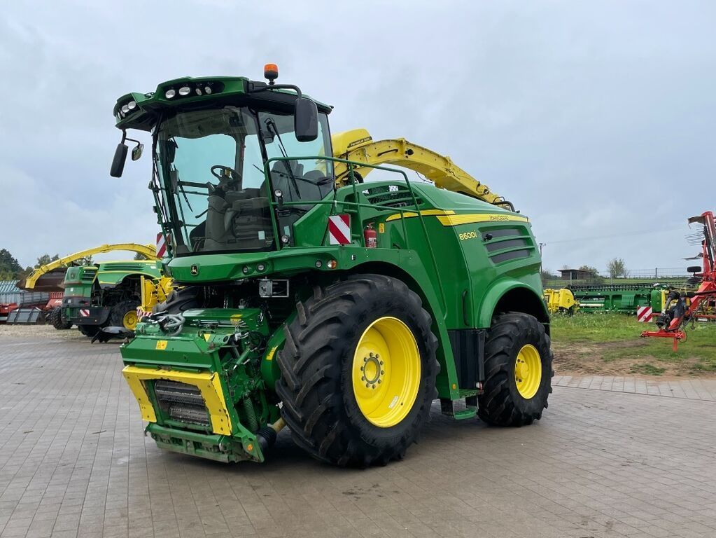 E-FARM: John Deere 8600 - Feldhäcksler (selbstfahrend) - id AJBSPWH - 160.000 € - Baujahr: 2016 - Abgelesene Motorstunden: 2.750,Motorleistung (PS): 585,Deutschland