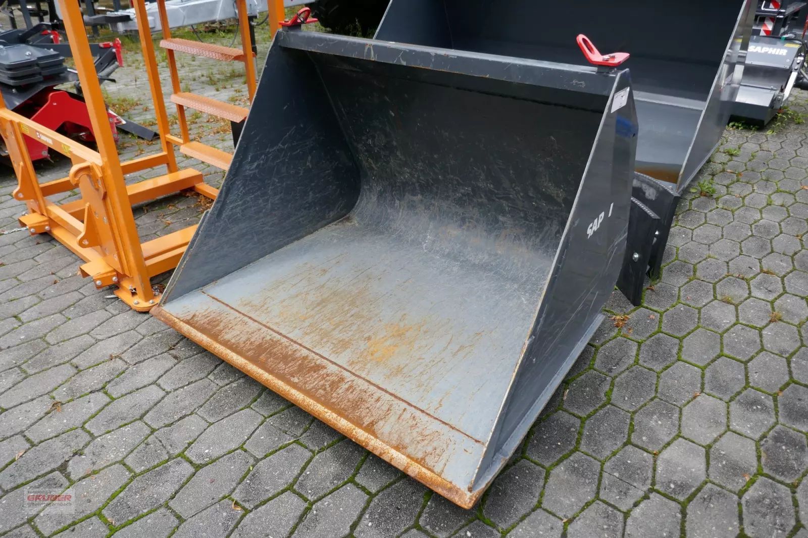 SAPHIR lg 14+ Attachment €1,250