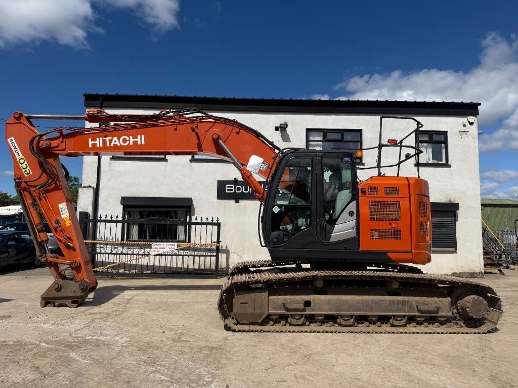 Hitachi zx 225 us lc-6 Koparka gąsienicowa 51 581 €