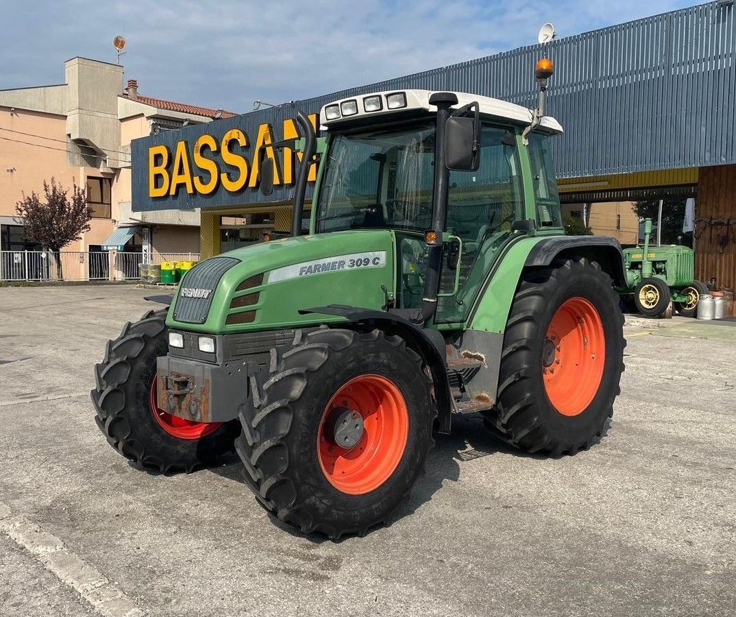 E-FARM: Fendt Farmer 309 - Traktor - id LXXJYLE - 36.000 € - Baujahr: 2001 - Motorleistung (PS): 100,Italien