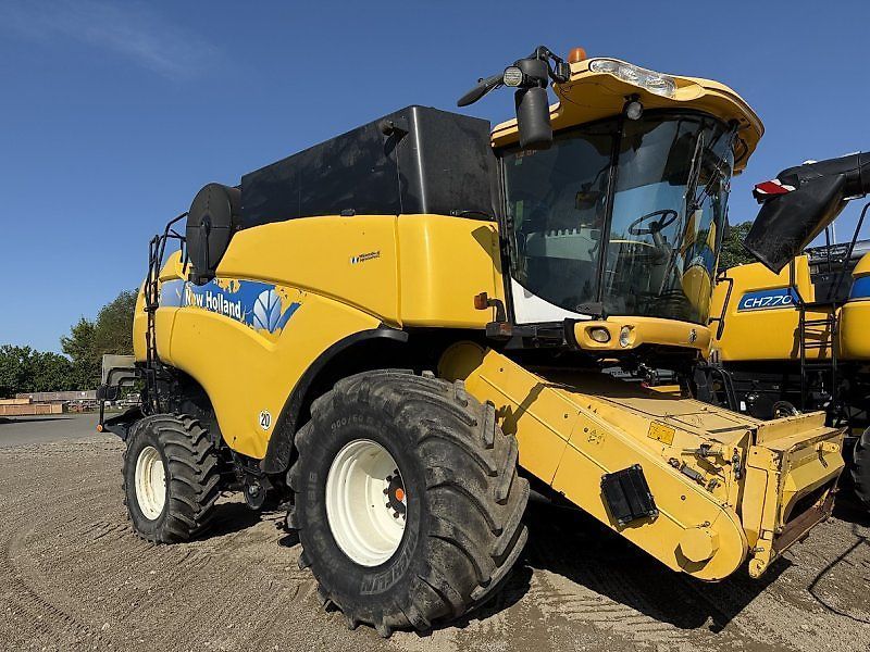 E-FARM: New Holland CX 8090 - Moissoneuse-batteuse - id 1WTLGZR - 95 000 € - Année: 2007 - Lecture du nombre d'heure: 3 060,Puissance du moteur (chevaux): 405,Allemagne