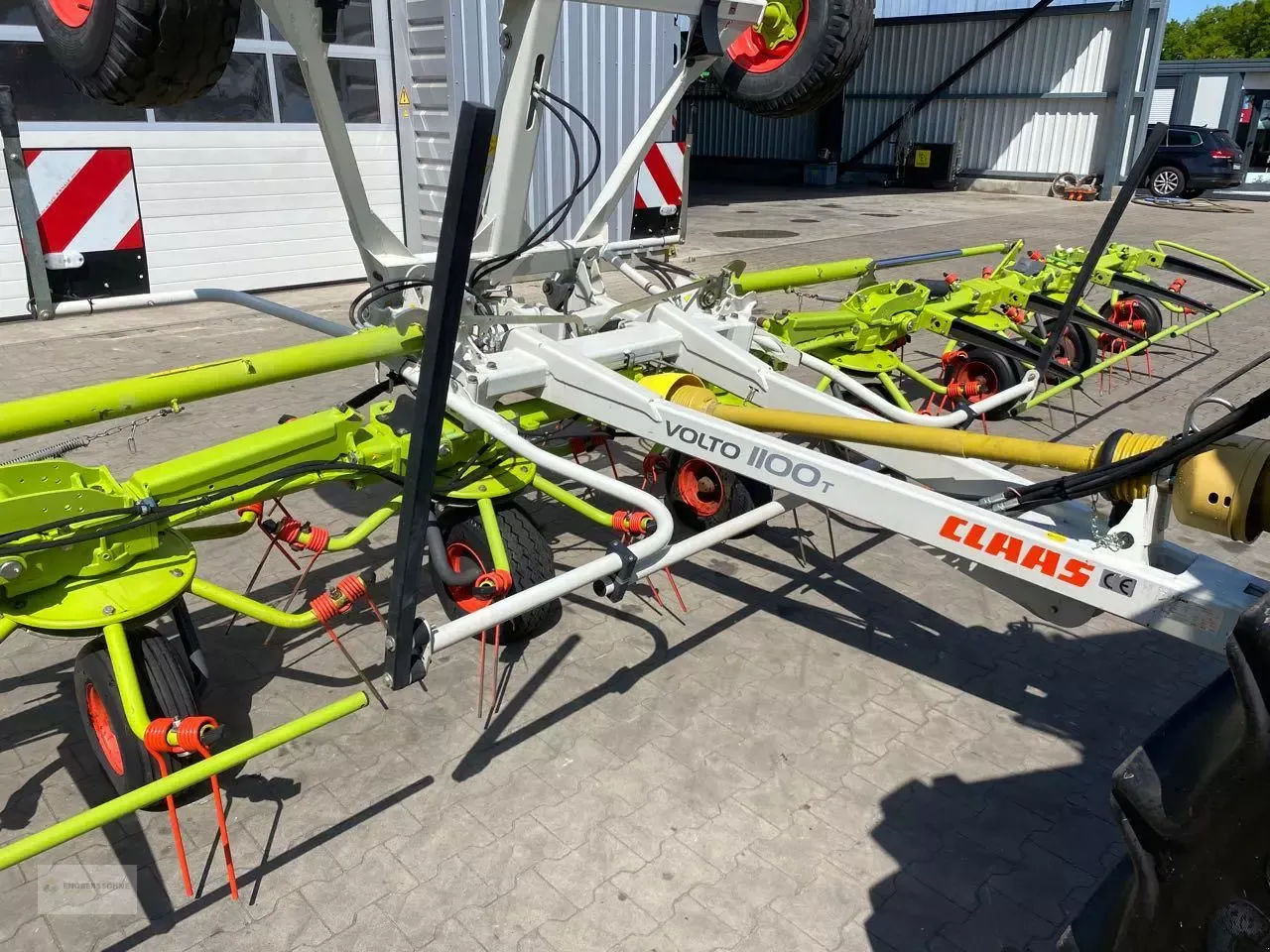 E-FARM: Claas Volto 1100 T - Karuzelowy przetrząsacz do siana - id DHX47Z8 - 13 400 € - Rok produkcji: 2017 - Niemcy