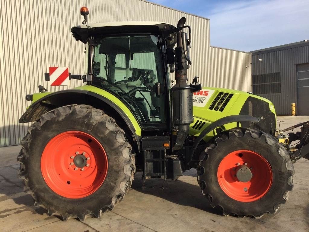 E-FARM: Claas Arion 550 - Tractor - id CID6QQH - €84,900 - Year of construction: 2019 - Engine hours: 3,500,Engine power (HP): 165,France