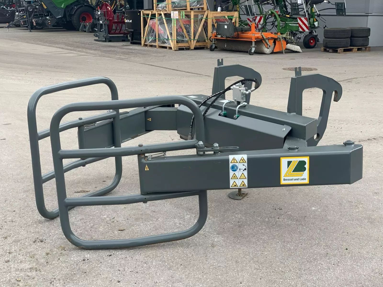 E-FARM: Bressel und Lade rund- und rechteck-ballenzange lagerabverkauf - Allegato - id SK9RKEF - 2.325 € - Anno di costruzione: 2021 - Austria
