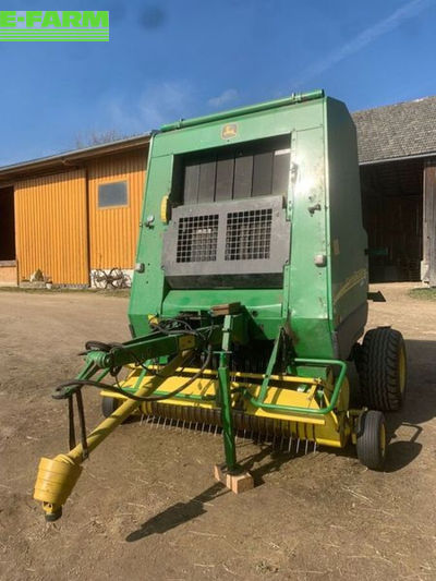 E-FARM: John Deere 592 - Presse à balles - id JIAHBMP - 13 250 € - Année: 2003 - Balles produites: 28 000