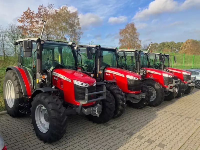 E-FARM: Massey Ferguson 4708 - Traktor - id 9SS6WMN - Baujahr: 2023 - Motorleistung (PS): 90,Deutschland
