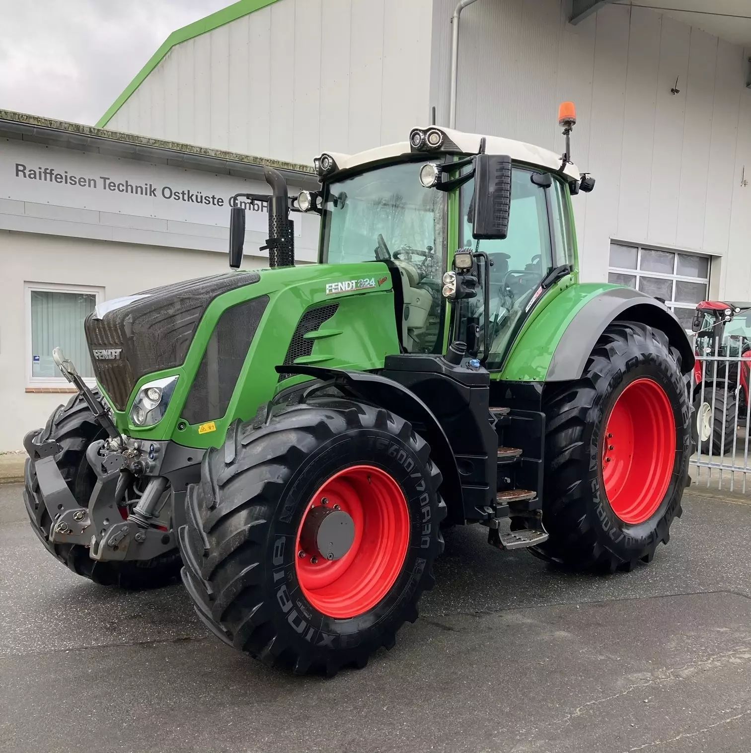 Fendt 824 Vario Profi Plus Tractor €95,000