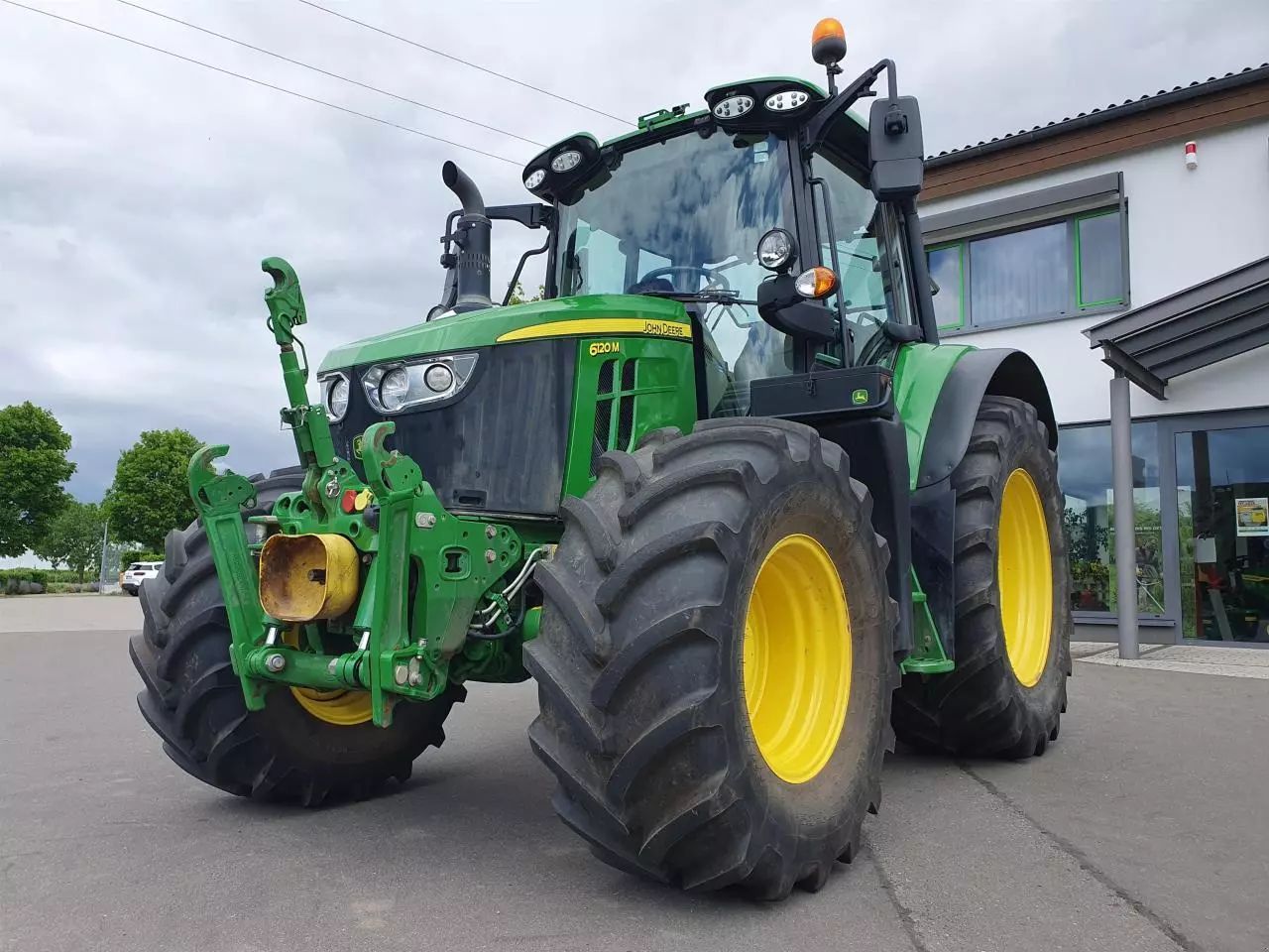 John Deere 6120 M Tractor €92,000