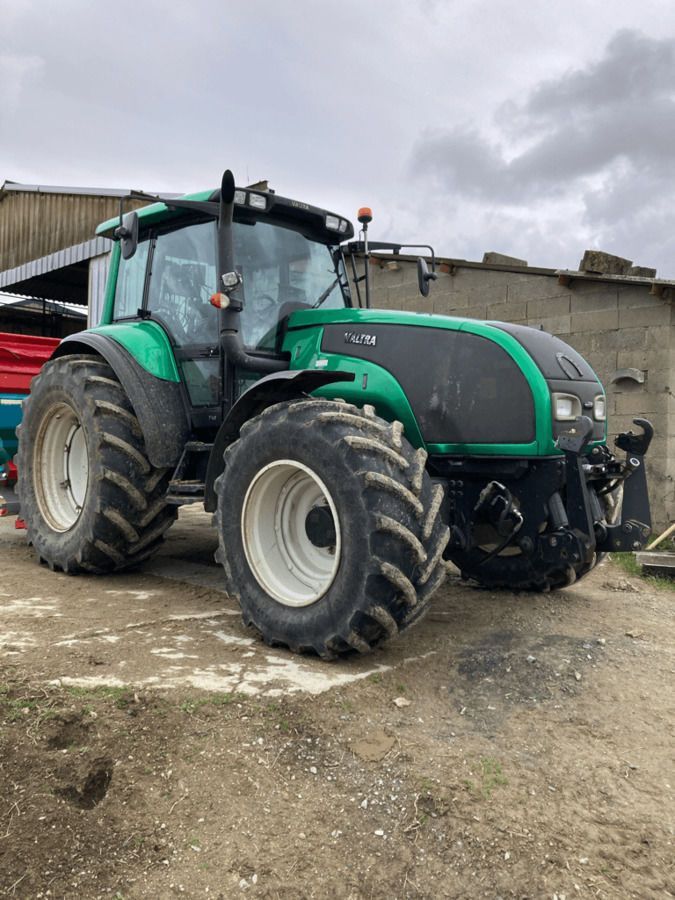 E-FARM: Valtra T140 - Tractor - id LMYWQUC - €32,000 - Year of construction: 2007 - Engine hours: 8,860,Engine power (HP): 145,France