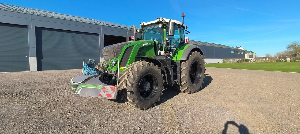 E-FARM: Fendt 824 Vario - Tractor - id YUUYWSC - €97,000 - Year of construction: 2021 - Engine hours: 7,300,Engine power (HP): 240,France