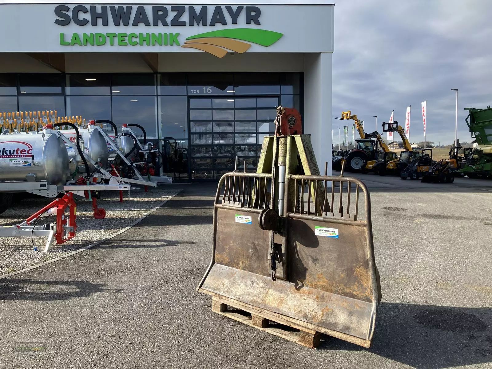 E-FARM: HOLZKNECHT 307 getriebseilwinde - Equipos forestales - id ZWVFPZW - 5923 € - Año: 1999 - Austria