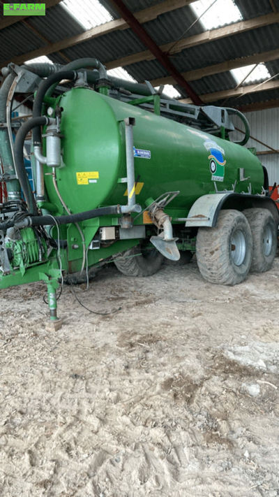 E-FARM: mauguin 16700 litres - Self propelled liquid manure spreader - id 6EUSJU7 - €59,000 - Year of construction: 2012 - France