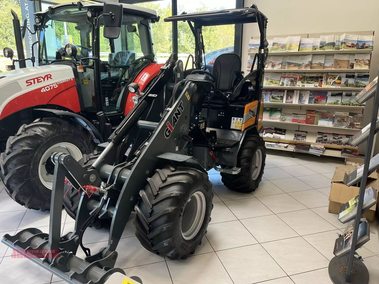 E-FARM: Giant g2500 hd - Gumikerekes homlokrakodó - id RHXPVGF - 37 083 EUR - Motor teljesítménye (LE): 26 - Ausztria