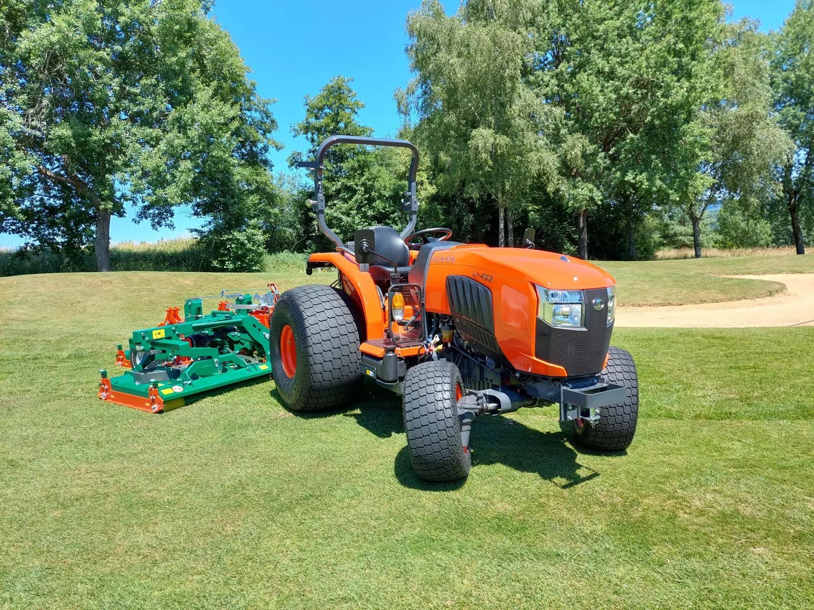E-FARM: Kubota l1-452 incl crx320 - Traktor - id EENFUR8 - 49.900 € - Baujahr: 2025 - Abgelesene Motorstunden: 1,Motorleistung (PS): 45,Deutschland