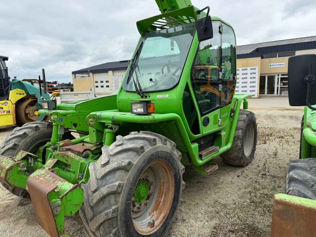 E-FARM: Merlo p4017 - Ładowacz teleskopowy - id 843ZSQS - 56 000 € - Rok produkcji: 2016 - Motogodziny: 2900,Francja