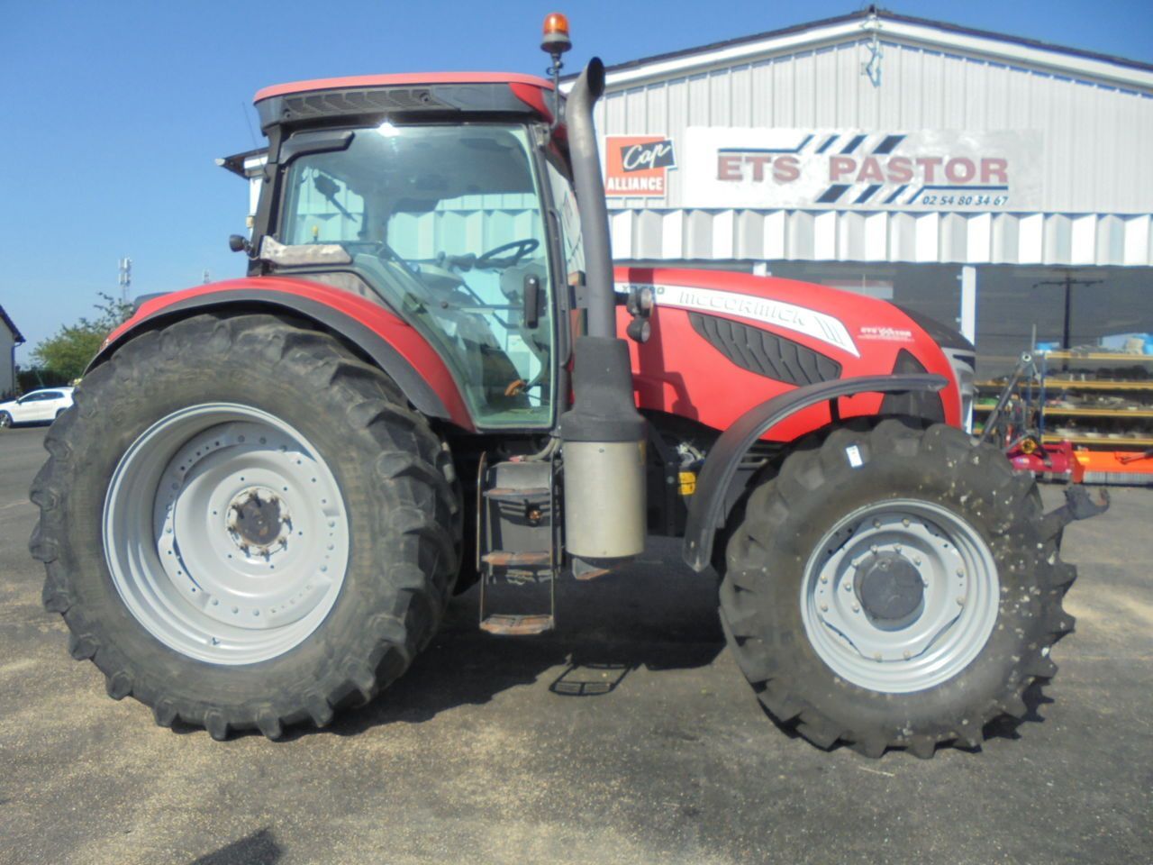 E-FARM: mc cormick x7-680premium - Tractor - id RQHSSHH - €62,000 - Year of construction: 2015 - Engine hours: 4,623,Engine power (HP): 180,France