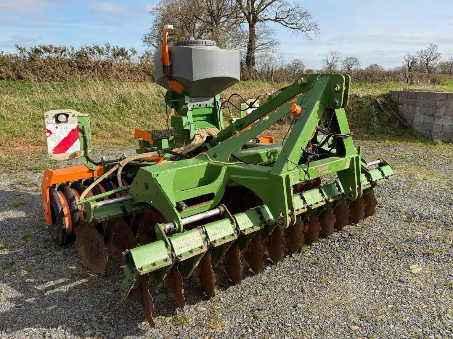 Amazone déchaumeur catros 3m amazone Kultivátor 11 000 €