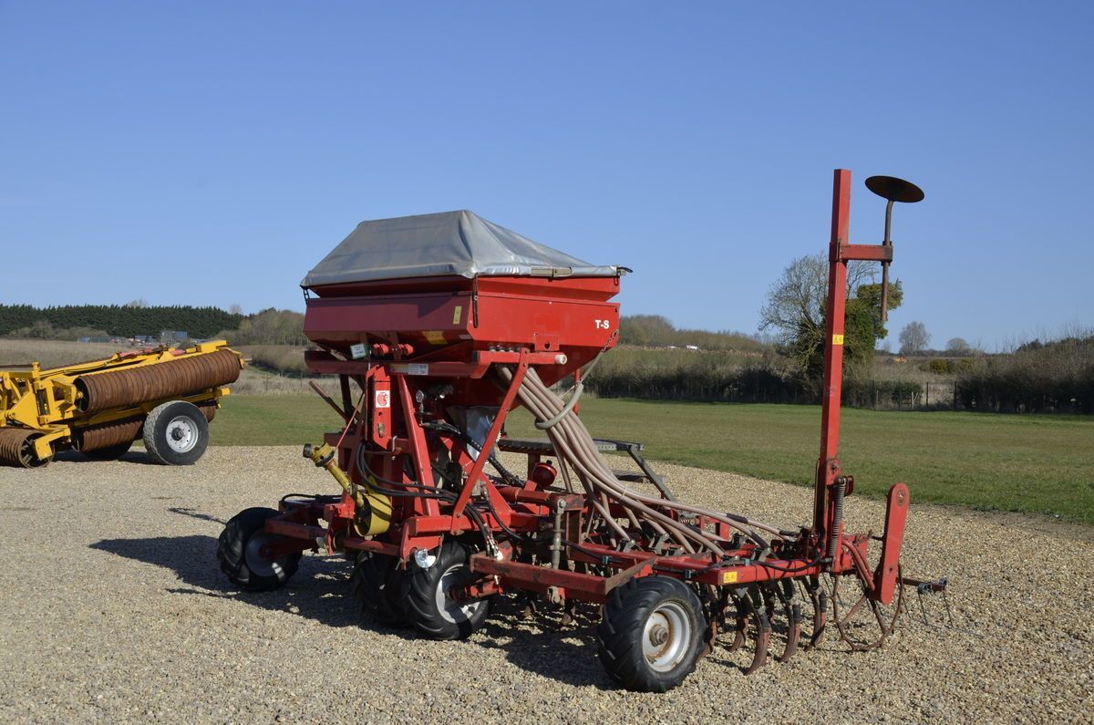 E-FARM: Kverneland accord ts tine drill 4m - Direct Drill - id KJMRIZF - €8,114 - United Kingdom