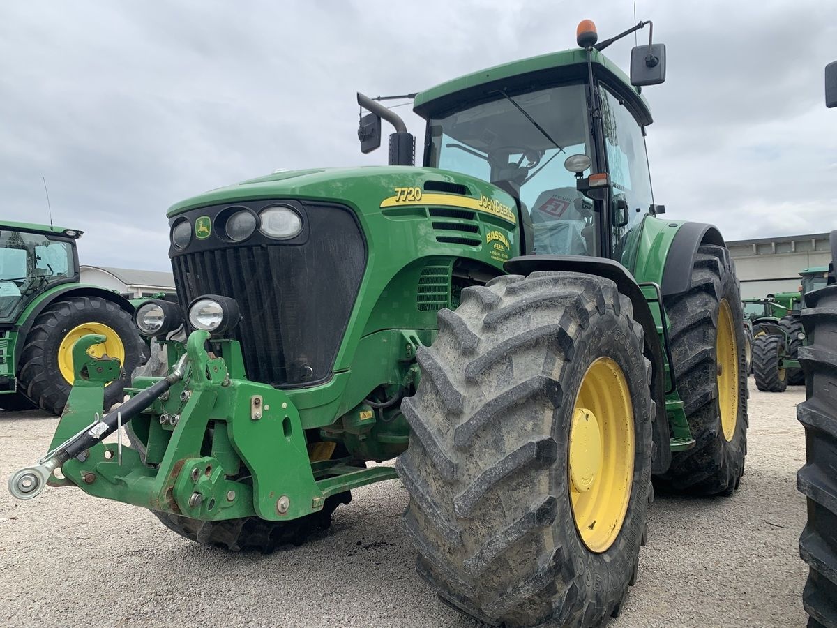 John Deere 7720 tractor 45 000 €