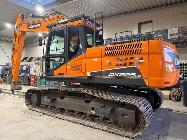Doosan dx 225 lc Ερπυστριοφόρος εκσκαφέας 95.500 €