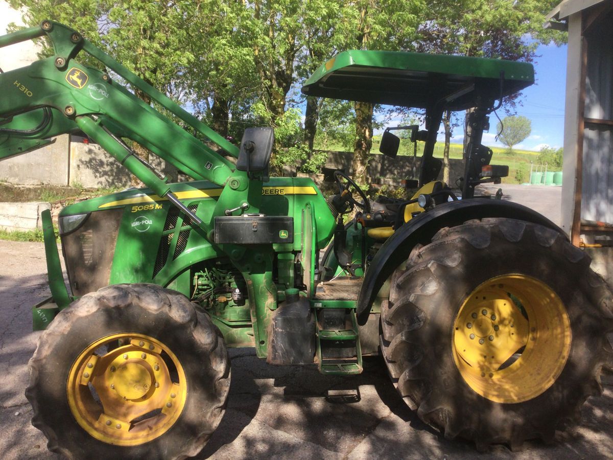 E-FARM: John Deere 5085 M - Tractor - id 2D9QVBF - €42,000 - Year of construction: 2014 - Engine hours: 5,600,Engine power (HP): 85,France