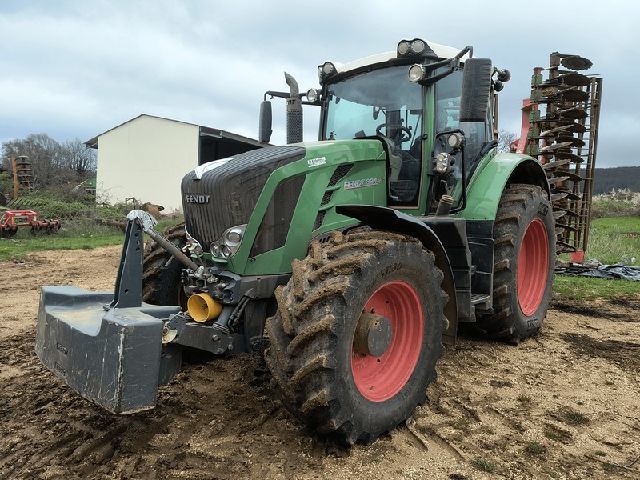 Fendt 824 Vario Profi Plus Tractor 90.000 EUR