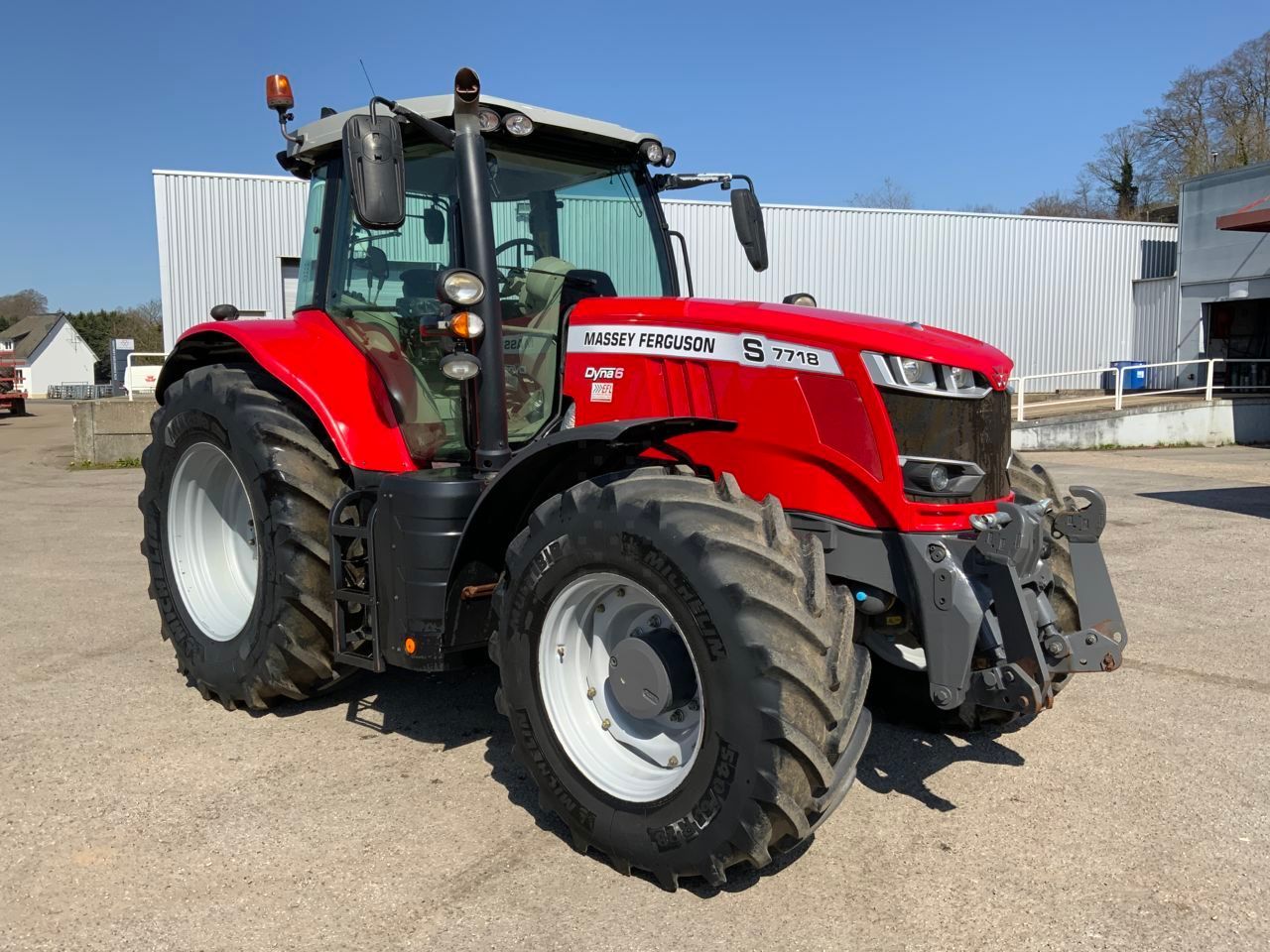 E-FARM: Massey Ferguson 7718S - Tractor - id HLER8UT - 78.500 EUR - Anul: 2021 - Citeste ore: 4.115,Muterea motorului: 175,Franța