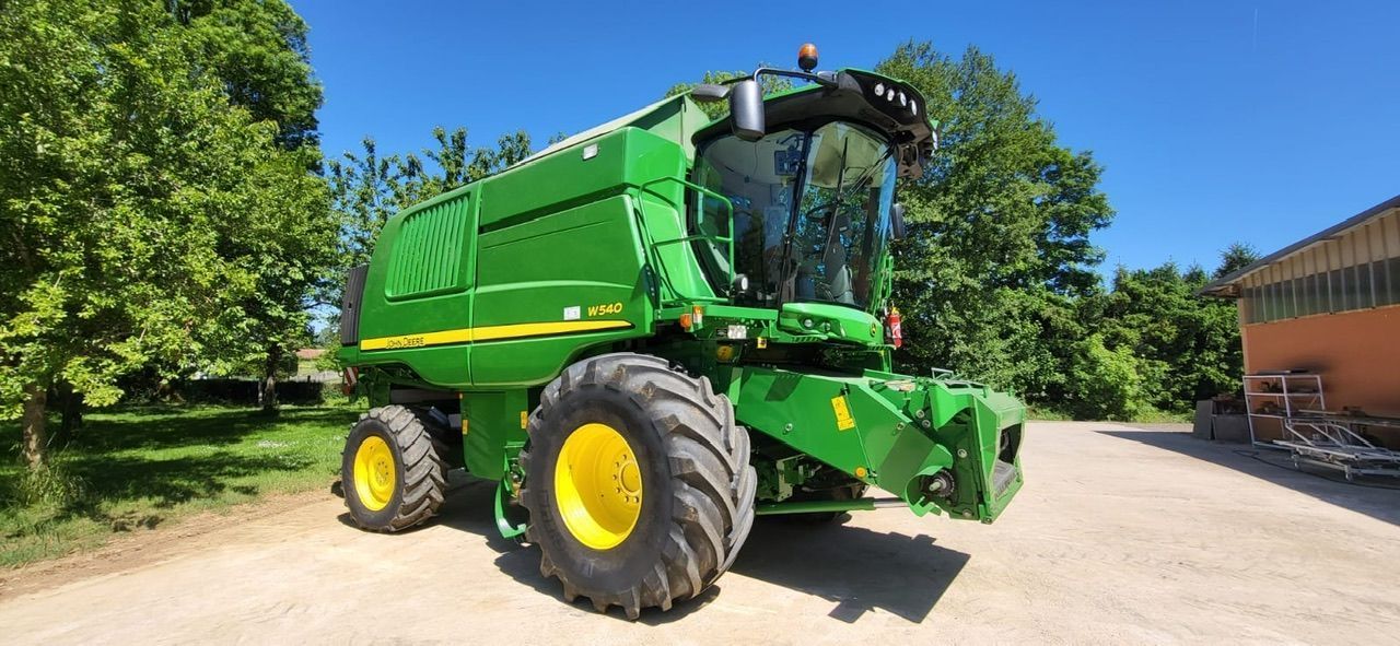 E-FARM: John Deere W 540 - Cosechadora - id SNFRXZT - 110.000 € - Año: 2012 - Horas: 1831,Francia