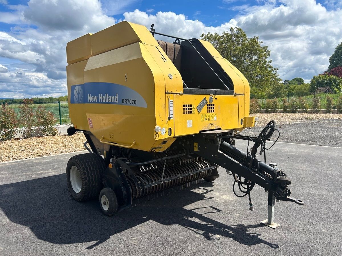 New Holland T 7070 Presă de balotat 7.000 EUR