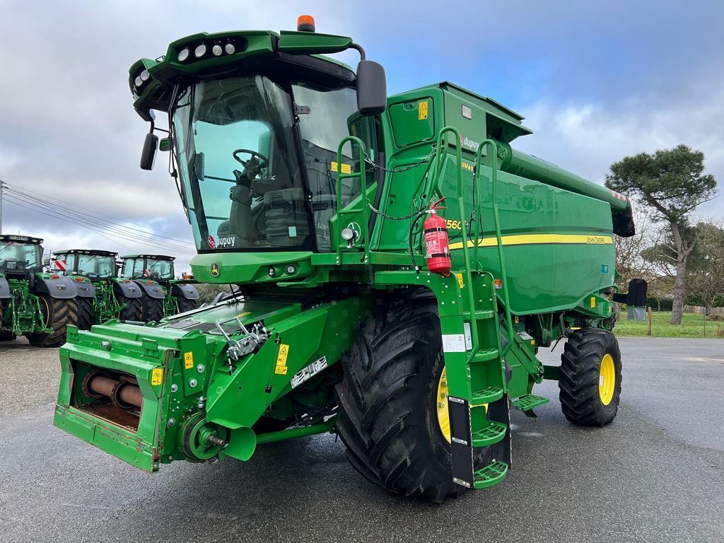 E-FARM: John Deere T 560 - Kombajn zbożowy - id 9P5INSH - 210 000 € - Rok produkcji: 2020 - Motogodziny: 1250,Francja