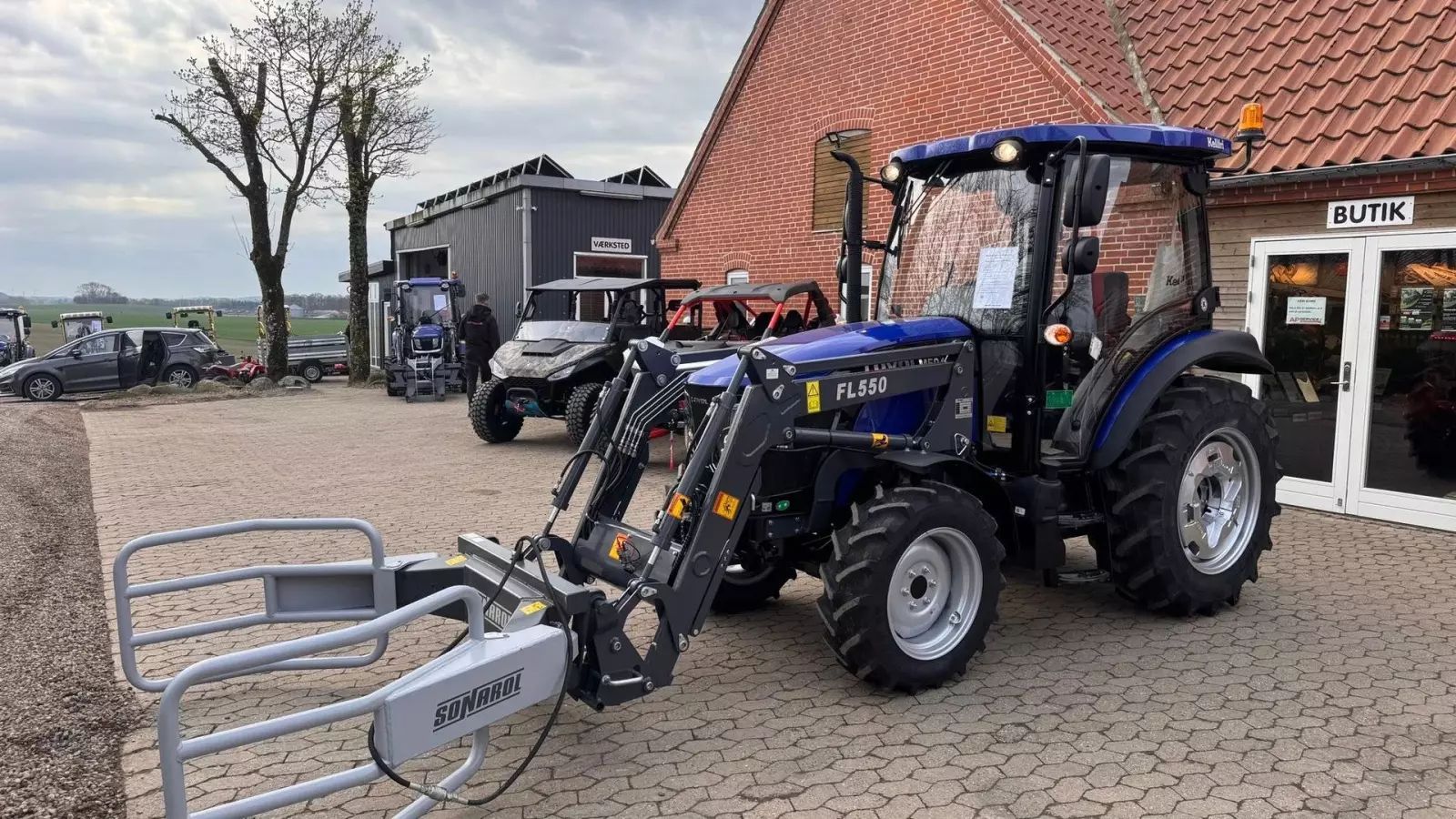 LOVOL 50 hk 4wd med frontlæsser, stage v Tractor €26,254