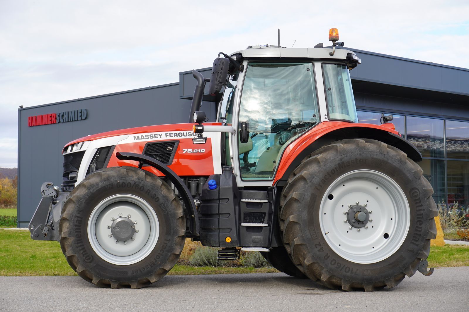 Massey Ferguson 7S.210 Traktor 143 000 €
